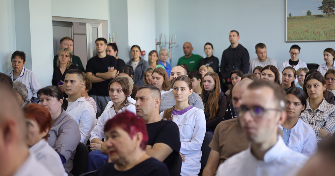 «Від серця до серця»: професор ПДМУ започаткував арттерапевтичну програму в кардіоваскулярному центрі