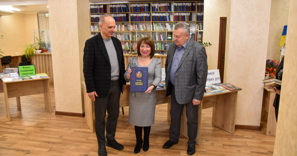 Бібліотека ПДМУ приймає подарунки: триває щорічна акція «Подаруй бібліотеці книгу!» / PSMU Library Welcomes Gifts: Annual “Donate a Book to the Library!” Campaign Underway