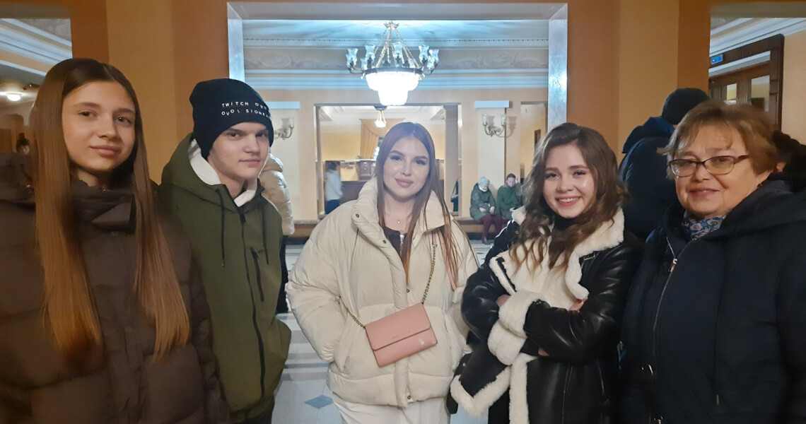 Відпочинок для душі: студенти ПДМУ у театрі / A Moment for the Soul: PSMU Students at the Theater