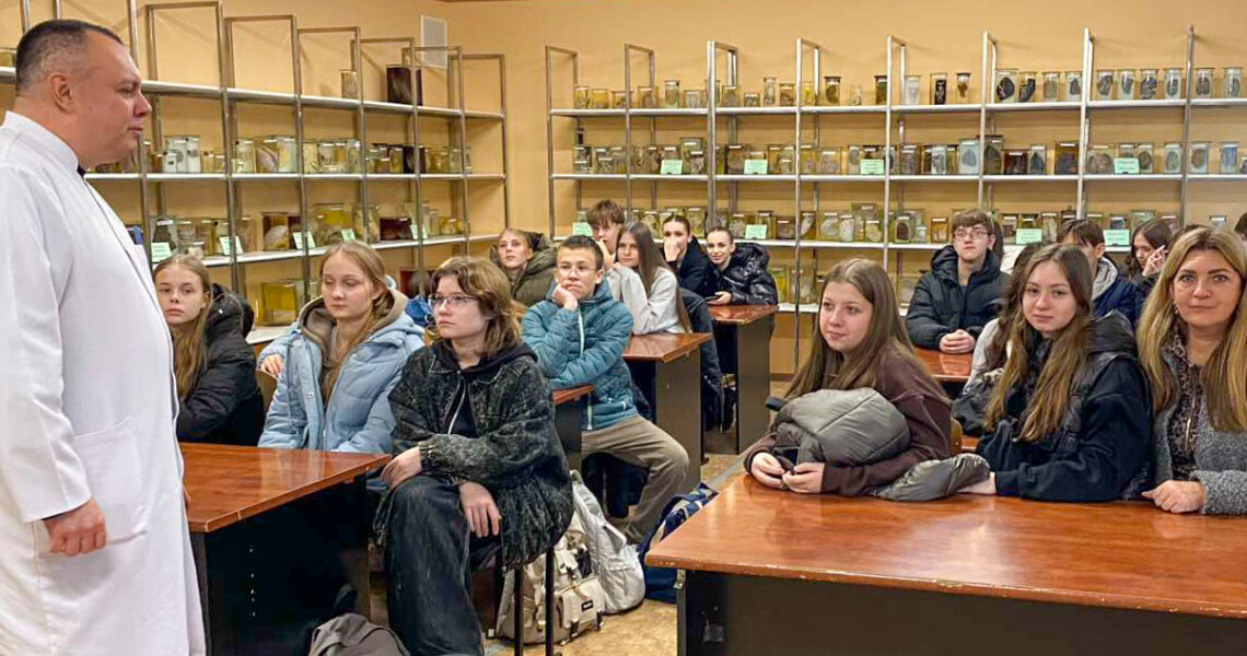 Учні ліцею № 17 «Інтелект» відкривають для себе світ медицини / Students of Lyceum No. 17 “Intellect” Discover the World of Medicine