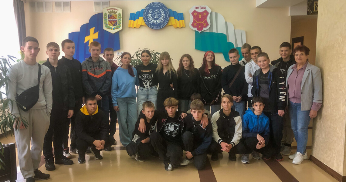 Навчаємо лікарів для миру і майбутнього!: у ПДМУ стартував цикл профорієнтаційних заходів для школярів