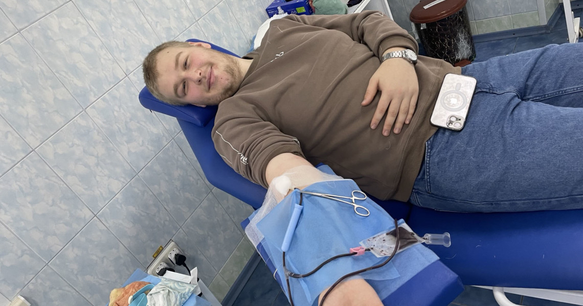 Кров рятує життя: науковці ПДМУ стали донорами / Blood saves lives: PSMU scholars donated blood