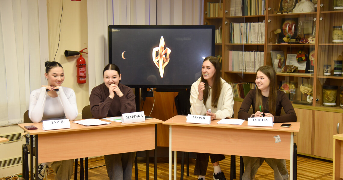 «Omnius sapientissimus» у ПДМУ: традиційний інтелектуальний батл об’єднав студентів / “Omnius sapientissimus” at PSMU: a traditional intellectual battle brought students together