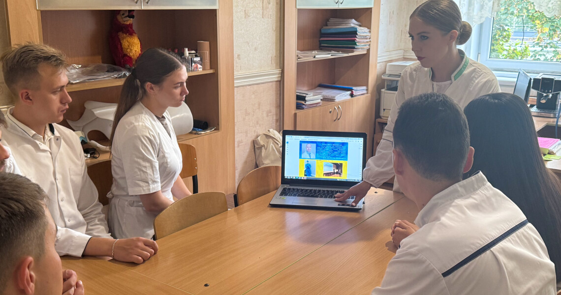Актуальна тема першого уроку: студенти обговорили / Topical Theme of the First Lesson: Students Discussed
