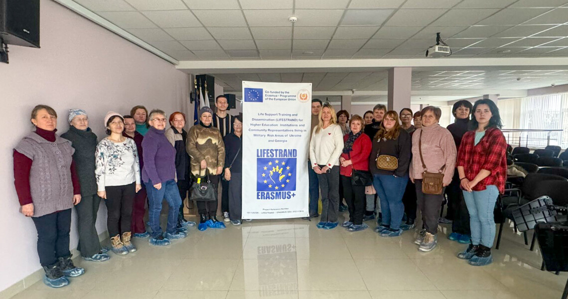 Вчимося рятувати разом: тренінги з домедичної допомоги LIFESTRAND об’єднали понад 200 учасників / Learning to Save Lives Together: LIFESTRAND First Aid Trainings United Over 200 Participants