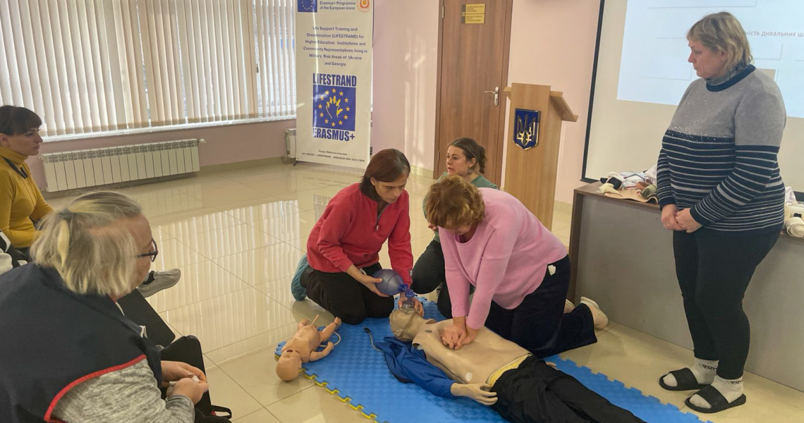 Завершилася низка тренінгів на базі симуляційногр центру ЗВО ПДМУ / A series of training sessions has concluded at the simulation center of PSMU