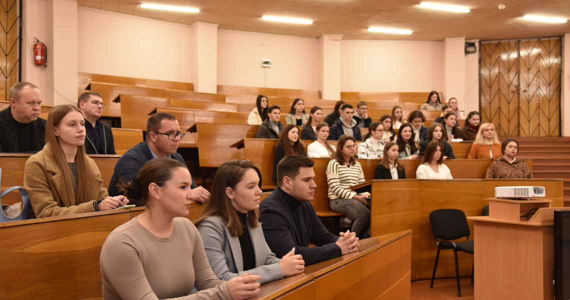 Діалог з ректором: на традиційній щорічній зустрічі першокурсники отримували відповіді на актуальні запитання