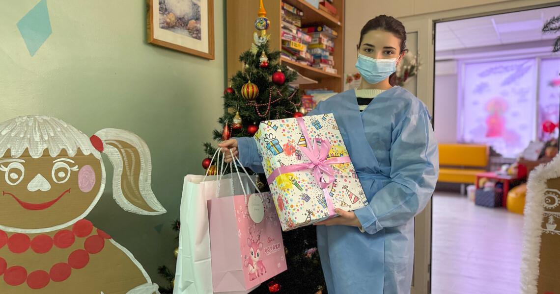 «Магія Різдва»: волонтери ПДМУ підтримали маленьких пацієнтів / “The Magic of Christmas”: PSMU Volunteers Support Young Patients
