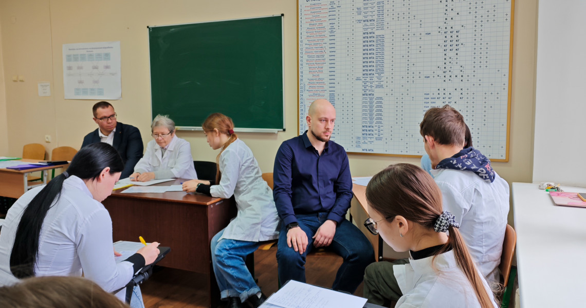 Екзаменаційна напруга не спадає: на зв`язку - третьокурсники / Exam tension continues: third-year students stay focused