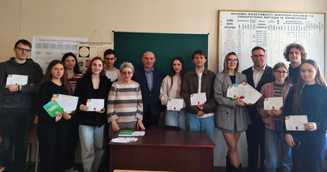 «Хто багато знає – той перемагає»: у ПДМУ відзначили переможців інтелектуальних змагань з мікробіології, вірусології та імунології