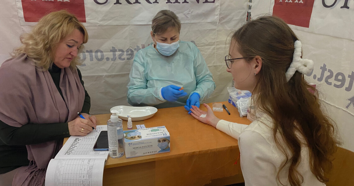 До Всесвітнього дня боротьби зі СНІДом та підтримки людей, які живуть із ВІЛ / For World AIDS Day and in Support of People Living with HIV