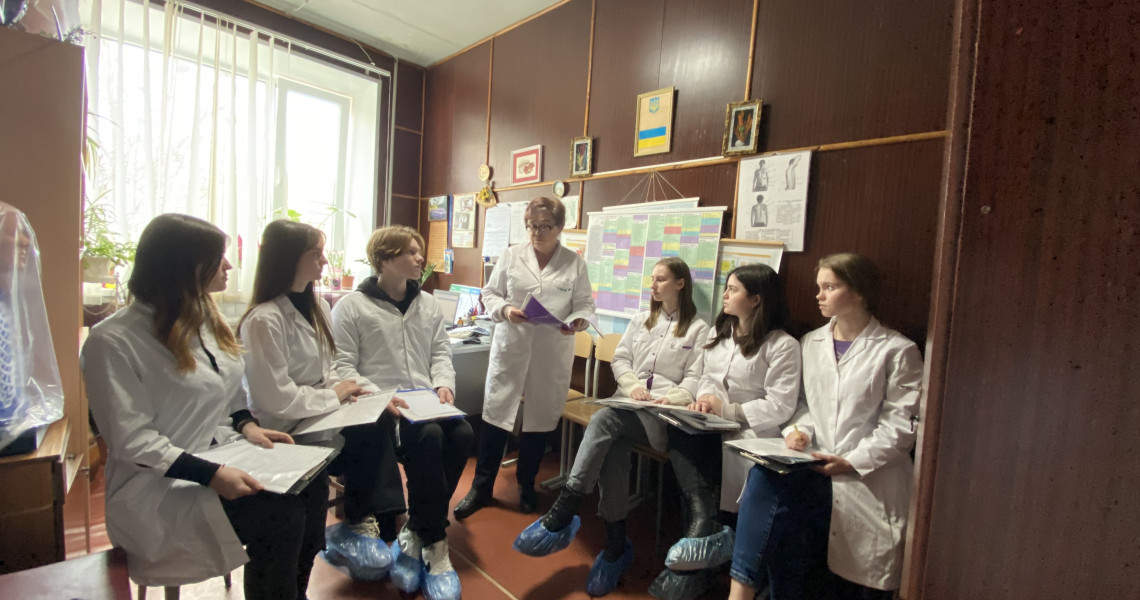 Студенти вивчали клінічні випадки / Students studied clinical cases