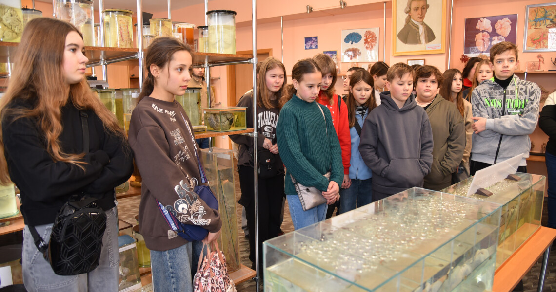 Вихованці ліцею №6 знайомилися з історією та навчанням у ПДМУ: від музею університету до медичних експонатів