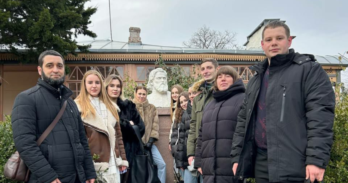 Студенти-медики відзначають День музейного селфі / Medical students celebrate Museum Selfie Day