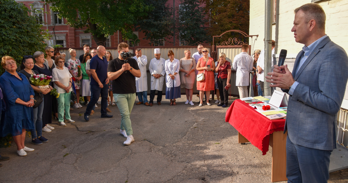 Ім`я в медицині: відкрита меморіальна Дошка фундатору щелепно-лицевої хірургії / A Name in Medicine: Memorial Plaque Unveiled for the Founder of Maxillofacial Surgery