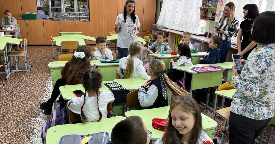 Студенти-волонтери «Посмішки» побували у школі / Students-volunteers from "Posmishka (Smile)" visited the school