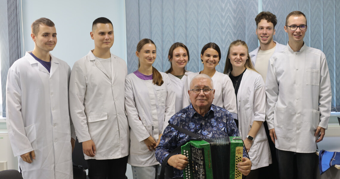 «Від серця до серця»: професор ПДМУ започаткував арттерапевтичну програму в кардіоваскулярному центрі