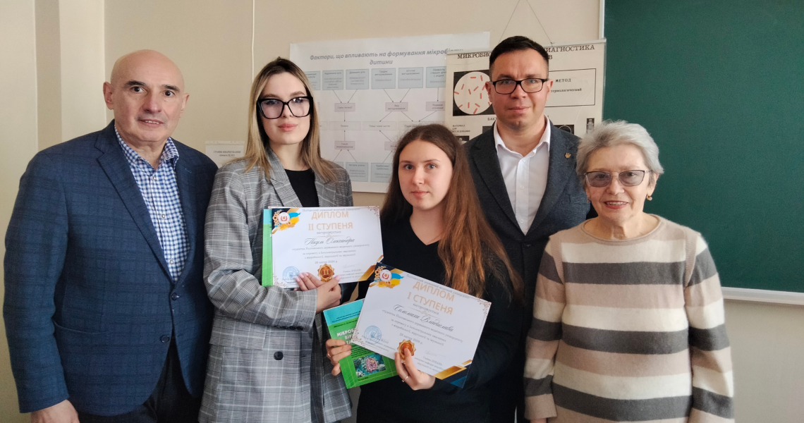 «Хто багато знає – той перемагає»: у ПДМУ відзначили переможців інтелектуальних змагань з мікробіології, вірусології та імунології