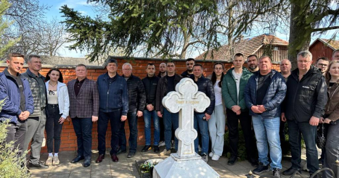 Виховна година на місці поховання Миколи Скліфосовського: у ПДМУ вшанували пам’ять хірурга