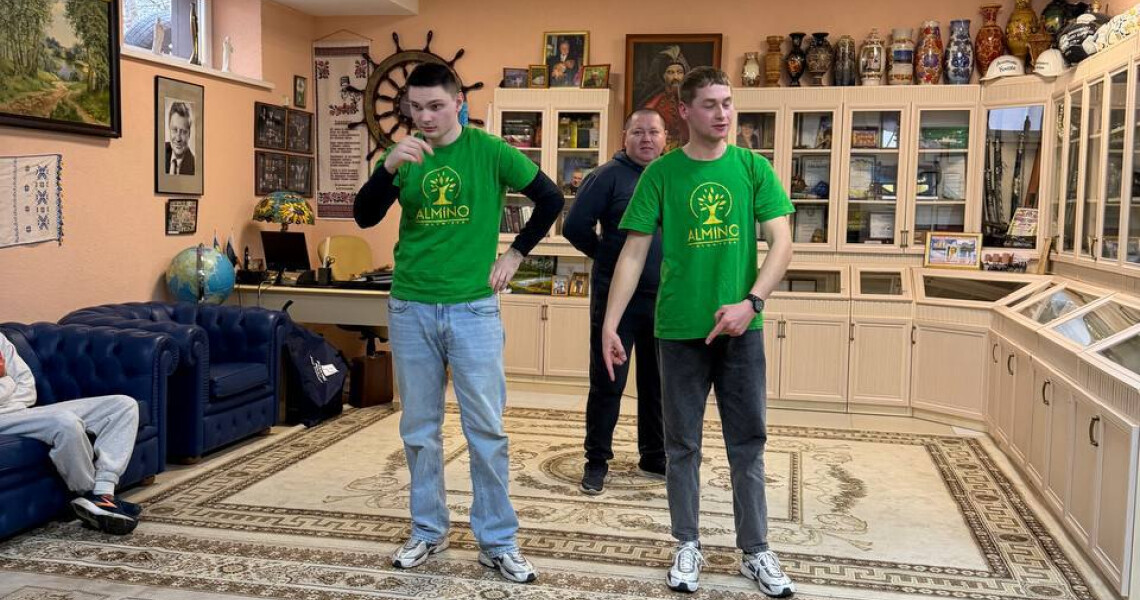 Волонтери «Almino» ПДМУ навчають школярів: тренінг із домедичної допомоги в Полтаві / PSMU “Almino” Volunteers Teach School Students: First Aid Training in Poltava