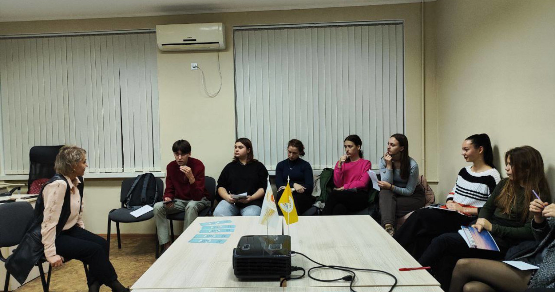 Психологічний тренінг для волонтерського загону «Almino» / Psychological Training for the Volunteer Group "Almino"