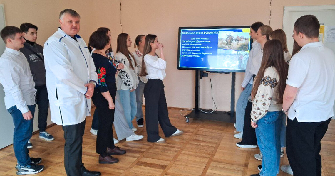 Вшановуємо героїв! Кафедра анатомії людини ПДМУ та студенти медичного факультету №1 вітають із Днем захисників і захисниць України!