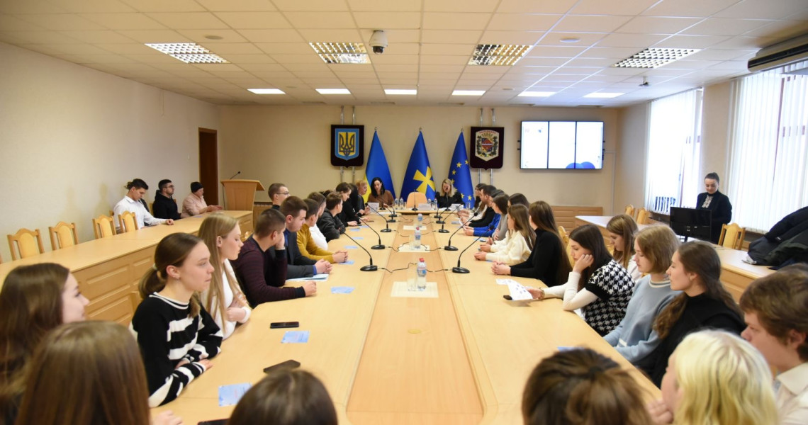 Із студентських аудиторій до кабінетів влади / From student classrooms to government offices