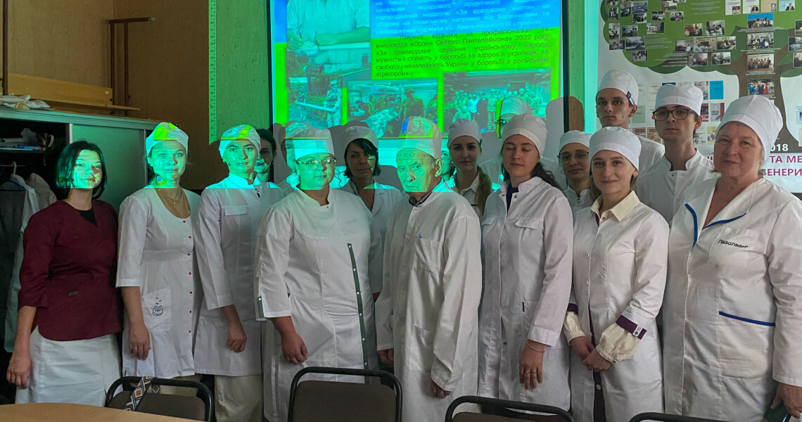 Мультимедійна презентація про історію справжніх героїв-медиків / Multimedia Presentation on the Stories of True Hero-Doctors