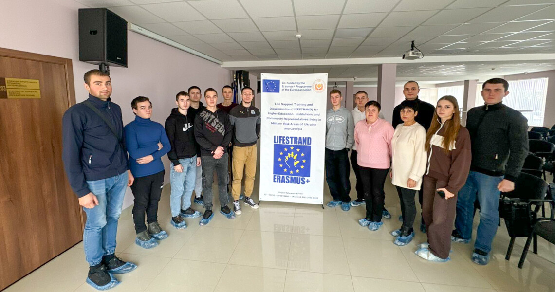 Вчимося рятувати разом: тренінги з домедичної допомоги LIFESTRAND об’єднали понад 200 учасників / Learning to Save Lives Together: LIFESTRAND First Aid Trainings United Over 200 Participants