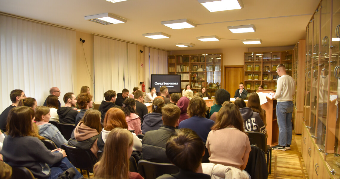 «Omnius sapientissimus» у ПДМУ: традиційний інтелектуальний батл об’єднав студентів / “Omnius sapientissimus” at PSMU: a traditional intellectual battle brought students together