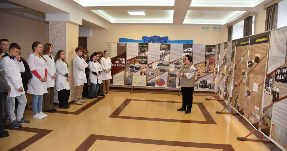 «Україна 1932–1933. Геноцид голодом»: у ПДМУ відкрилася виставка, присвячена пам’яті жертв Голодомору