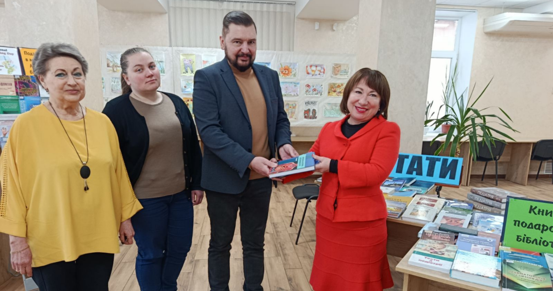 Нове видання з анатомії у бібліотеці ПДМУ: підручник для магістрантів-стоматологів / New Anatomy Publication in the PSMU Library: Textbook for Master’s Students in Dentistry