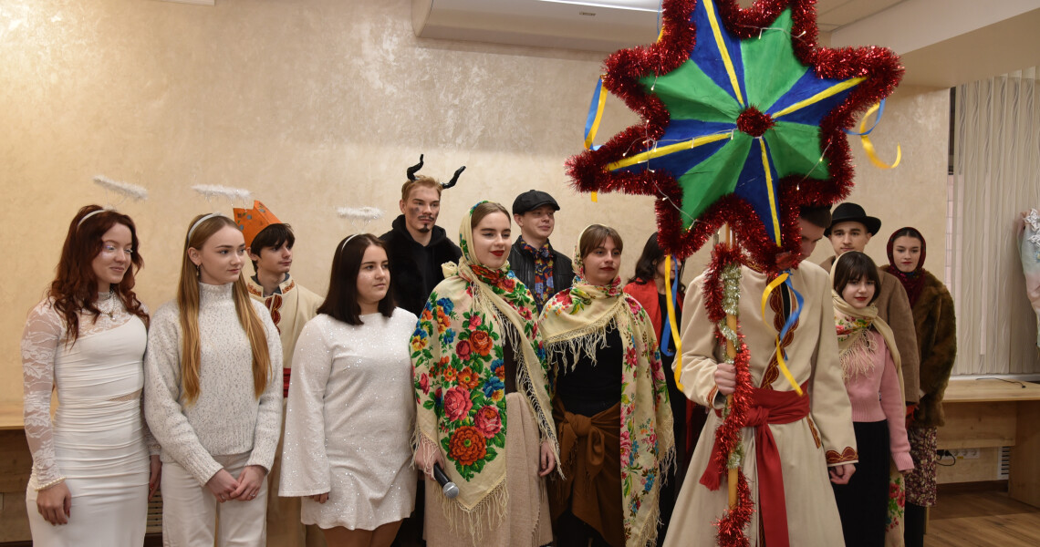 Різдвяний Вертеп від студентів ПДМУ: тепло свята для університету й лікарні / Christmas Nativity Play by PSMU Students: Bringing Holiday Warmth to the University and Hospital