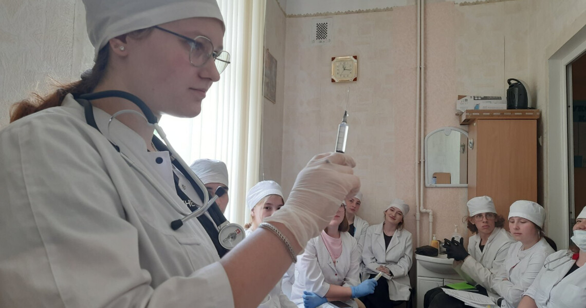 Практичне навчання майбутніх медиків: студенти ПДМУ опановують клінічні маніпуляції на симуляційних тренажерах