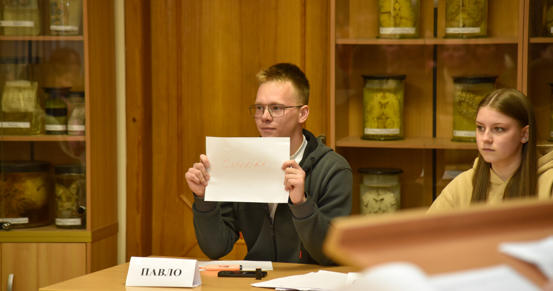 «Omnius sapientissimus» у ПДМУ: традиційний інтелектуальний батл об’єднав студентів / “Omnius sapientissimus” at PSMU: a traditional intellectual battle brought students together