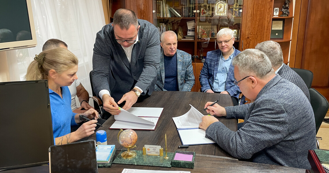Підписаний Договір про співпрацю: встановлення ділових контактів / Cooperation Agreement Signed: Establishing Professional Partnership