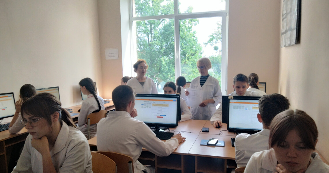 На кафедрі мікробіології, вірусології та імунології розпочалася екзаменаційна сесія здобувачів вищої освіти за ОПП «Стоматологія»