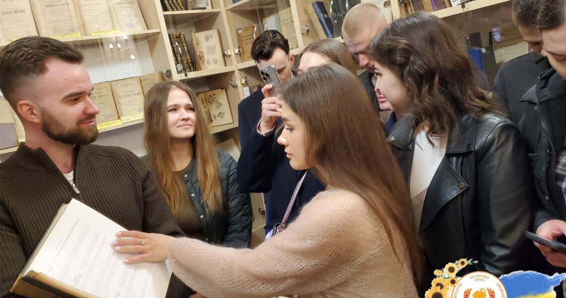 В університетській бібліотеці тривають інформаційно-просвітницькі заходи до 105-річчя ПДМУ