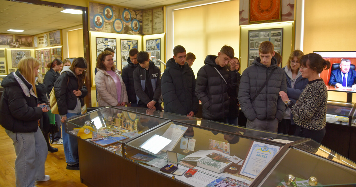 Перші кроки до професії лікаря: у ПДМУ триває цикл профорієнтаційних зустрічей / First Steps Toward the Medical Profession: PSMU Continues Its Series of Career Guidance Meetings