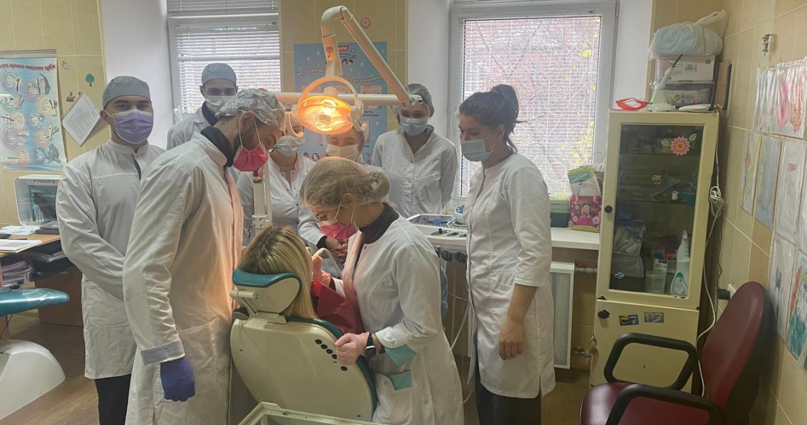 Студенти ПДМУ навчаються якісно лікувати зуби / PSMU Students Learn to Treat Teeth Effectively