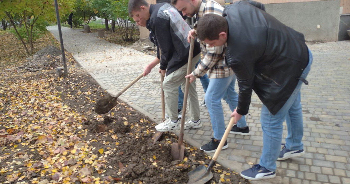 Дбаємо про упорядкування території Університету / Taking Care of the Territory of the University