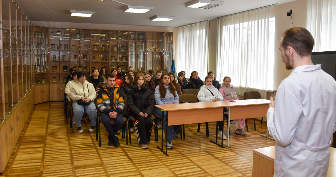 Від первісних методів до 3D-атласів: профорієнтаційна екскурсія для школярів у ПДМУ / From Primitive Methods to 3D Atlases: Career Guidance Tour for Pupils at PSMU