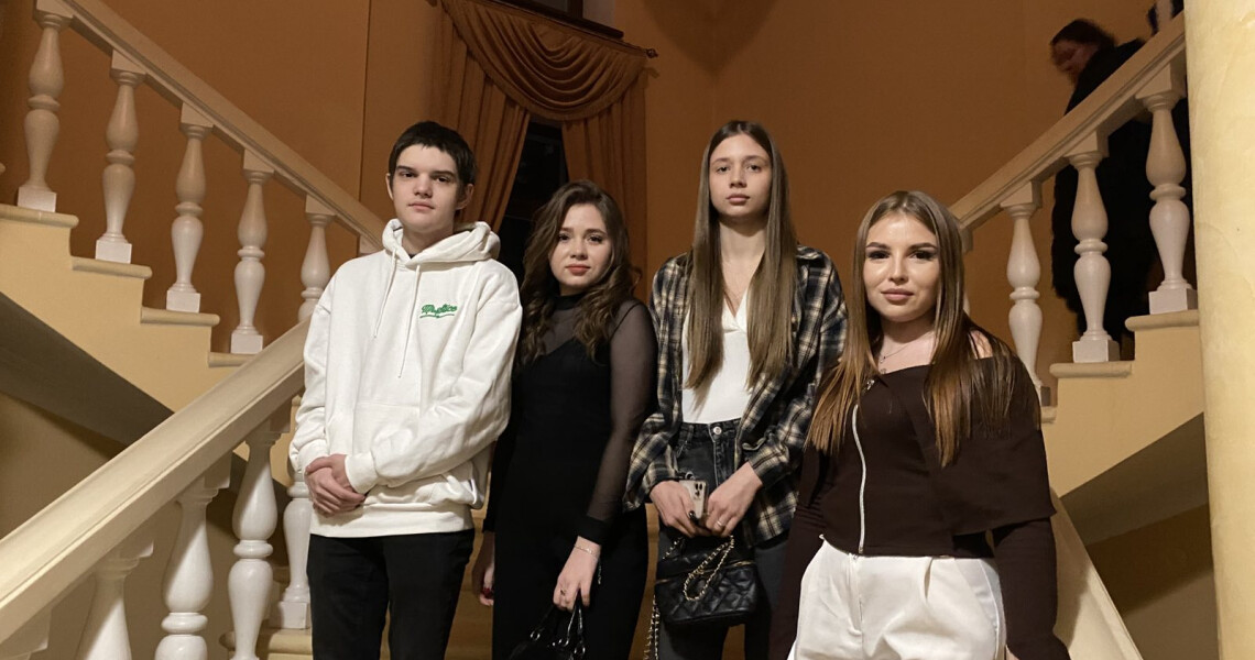 Відпочинок для душі: студенти ПДМУ у театрі / A Moment for the Soul: PSMU Students at the Theater