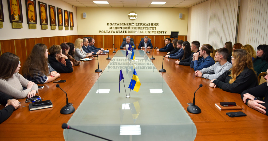 Продовження діалогу: студенти на зустрічі з ректором / Continuing the dialog: students at a meeting with the rector