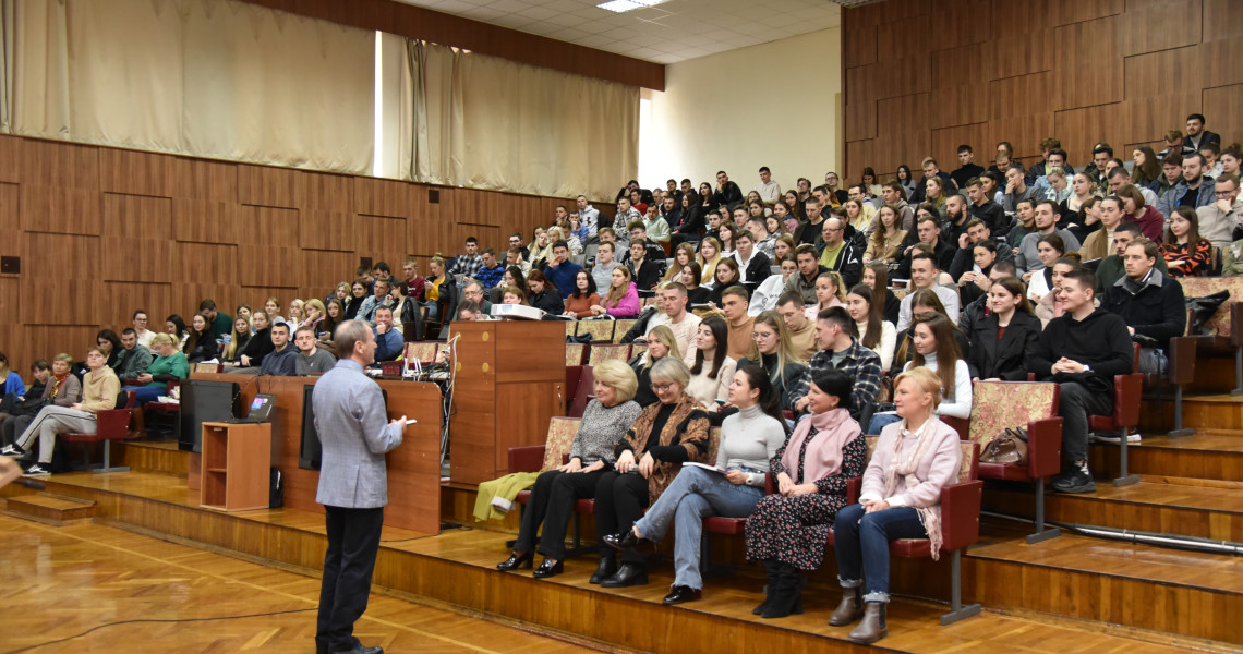 Цикл лекцій від неординарного лікаря-стоматолога Сергія Радлінського продовжується