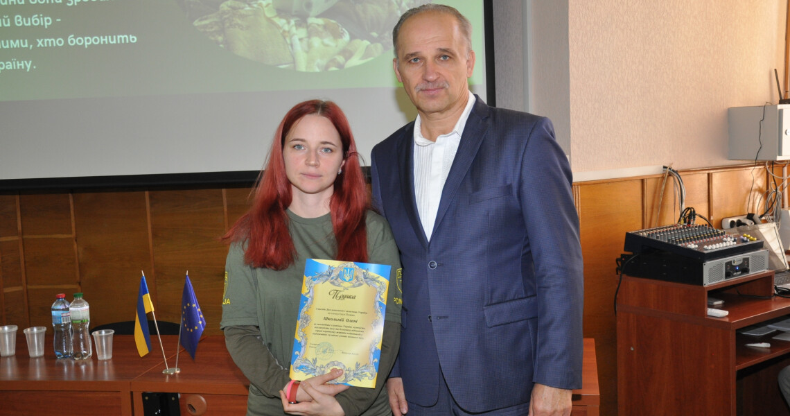 Ветеранка та медикиня-доброволиця Олена Школьна зустрілася з першокурсниками ПДМУ / Veteran and Volunteer Medic Olena Shkolna Meets with First-Year Students of PSMU
