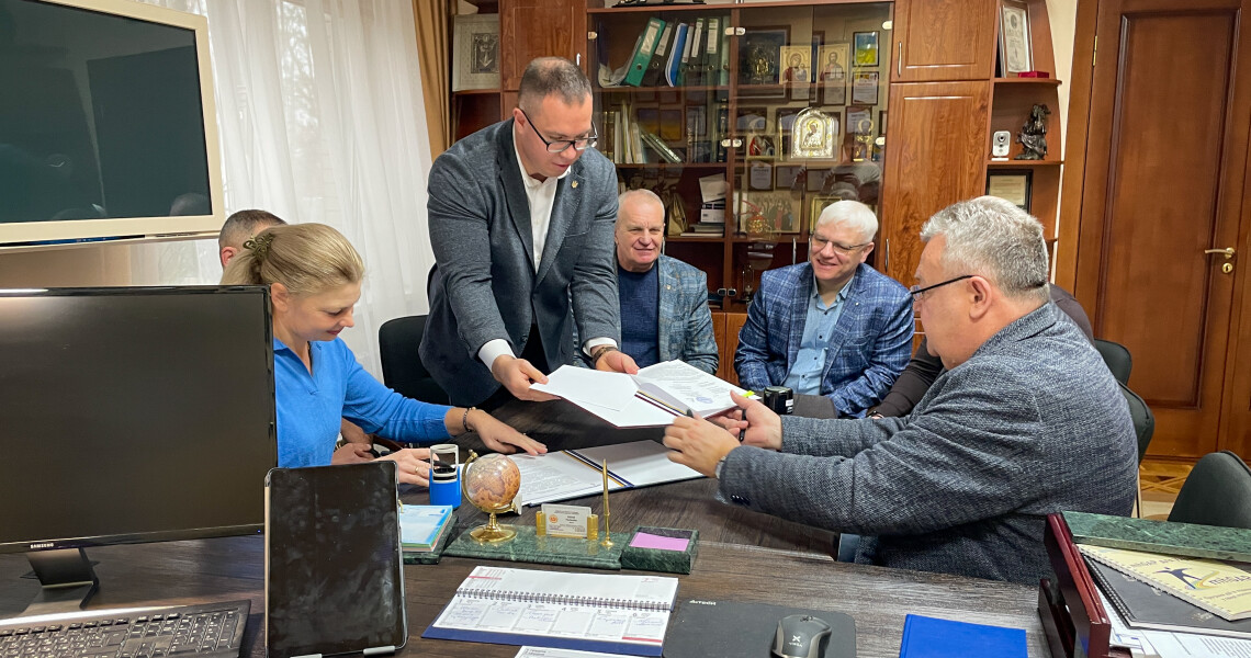 Підписаний Договір про співпрацю: встановлення ділових контактів / Cooperation Agreement Signed: Establishing Professional Partnership