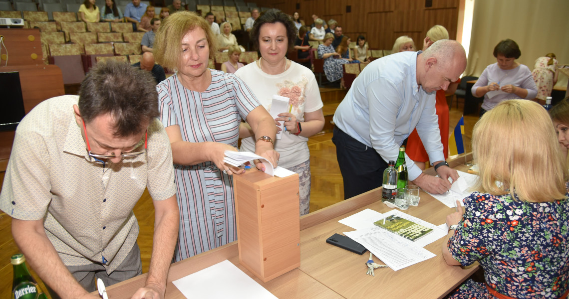 Колектив міжнародного факультету на засіданні підбив підсумки та розглянув перспективи майбутньої роботи