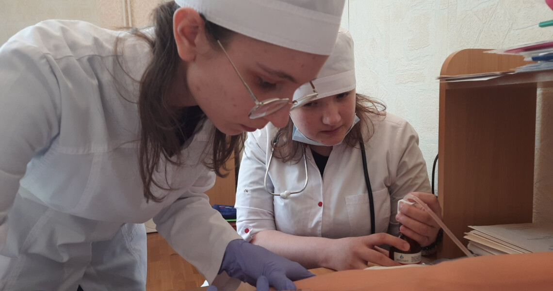 Практичне навчання майбутніх медиків: студенти ПДМУ опановують клінічні маніпуляції на симуляційних тренажерах