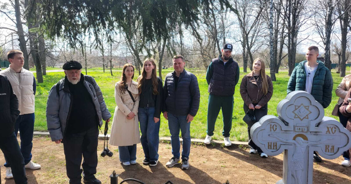 Виховна година на місці поховання Миколи Скліфосовського: у ПДМУ вшанували пам’ять хірурга